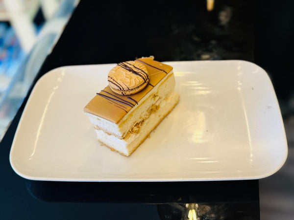 Lotus Biscoff Cake Slice – Creamy Caramel Delight